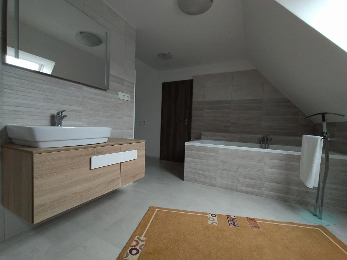 Jičín Apartmany Lono מראה חיצוני תמונה